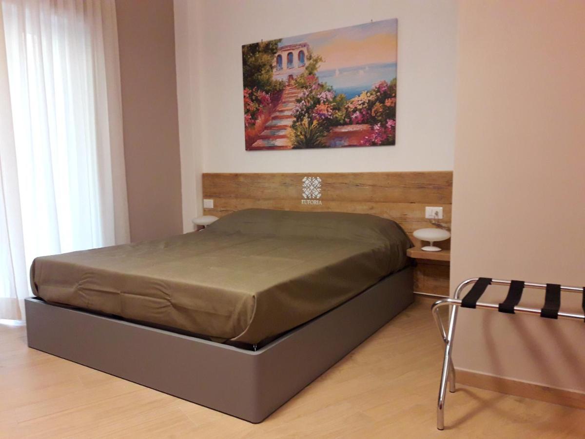 Euforia Napoli - Tre Sedi - Three Locations Bed & Breakfast Bagian luar foto